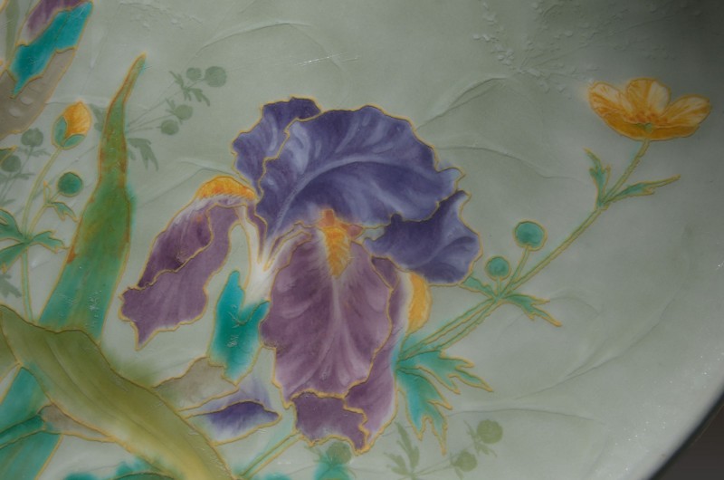 Théodore Deck, détail d'une assiette, iris